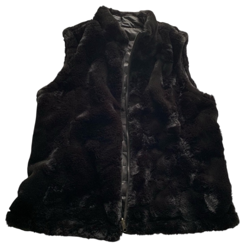 Black reversible furry vest